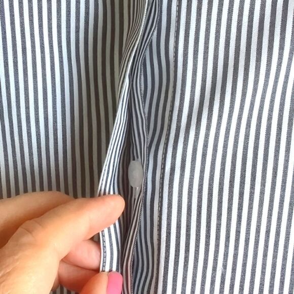 Chico's Non-iron Button Down Blouse Black and White Stripe Size 1 - Picture 6 of 9